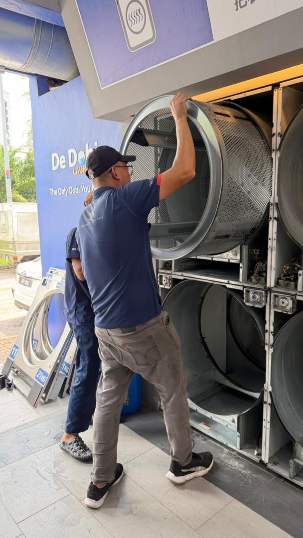 De Dobi team servicing a dryer