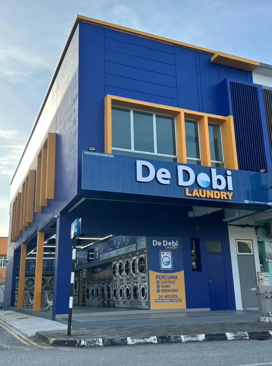 Pekan Nenas 3 outlet