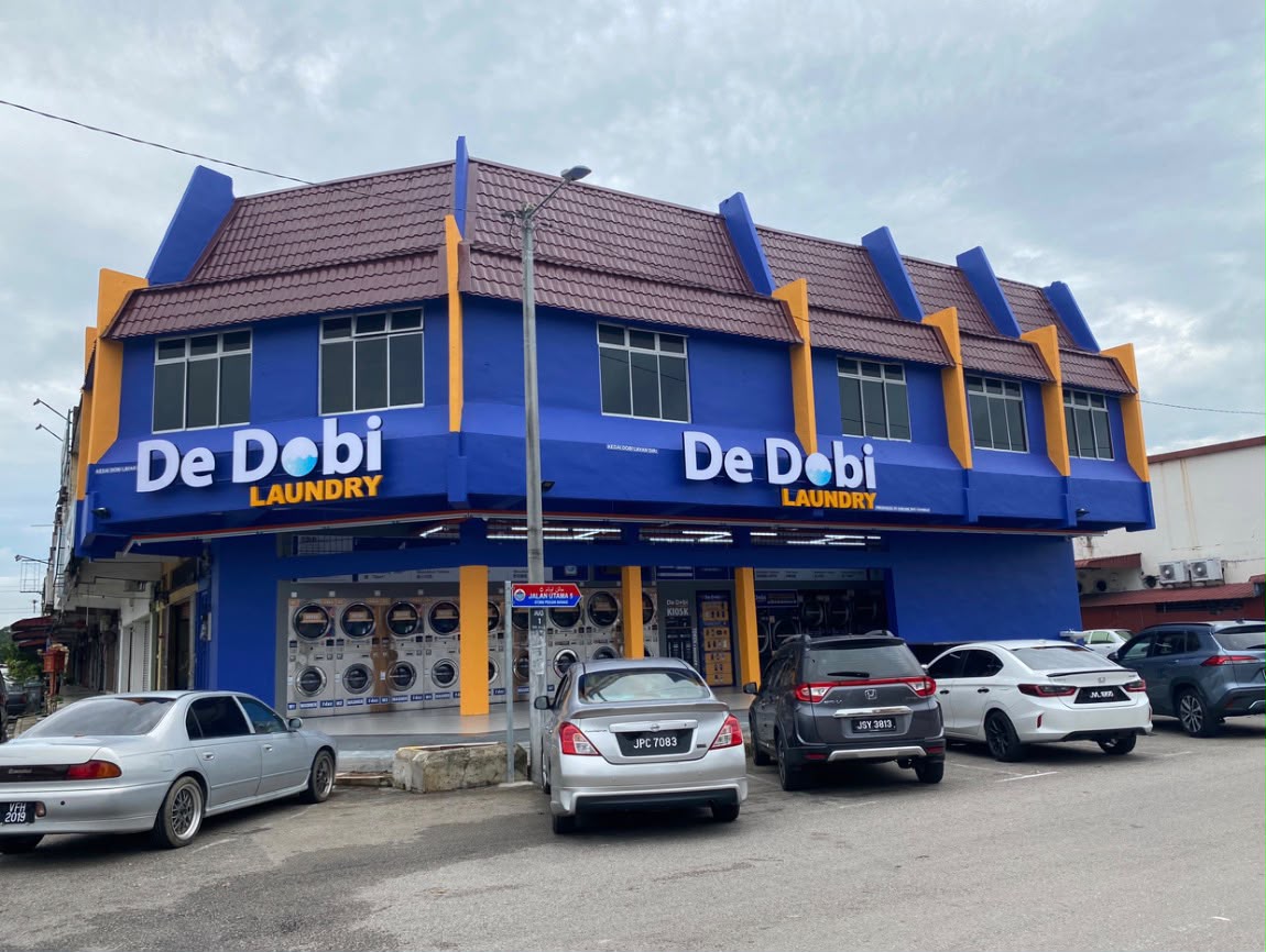 Pekan Nenas outlet